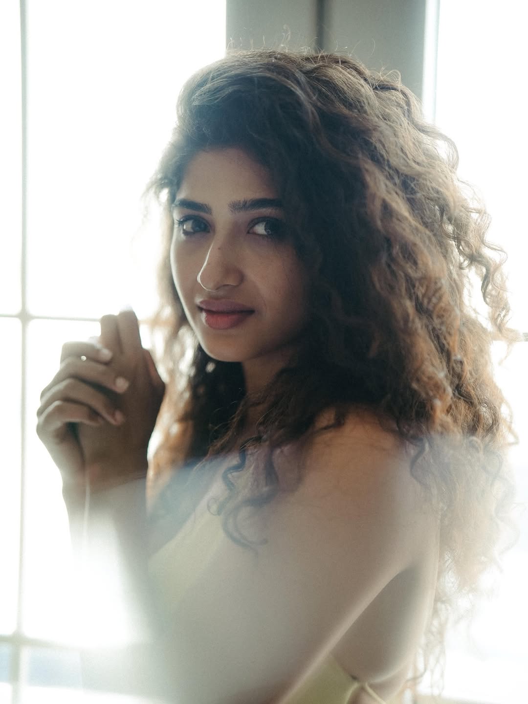 Roshini Prakash exudes bold charm with timeless elegance