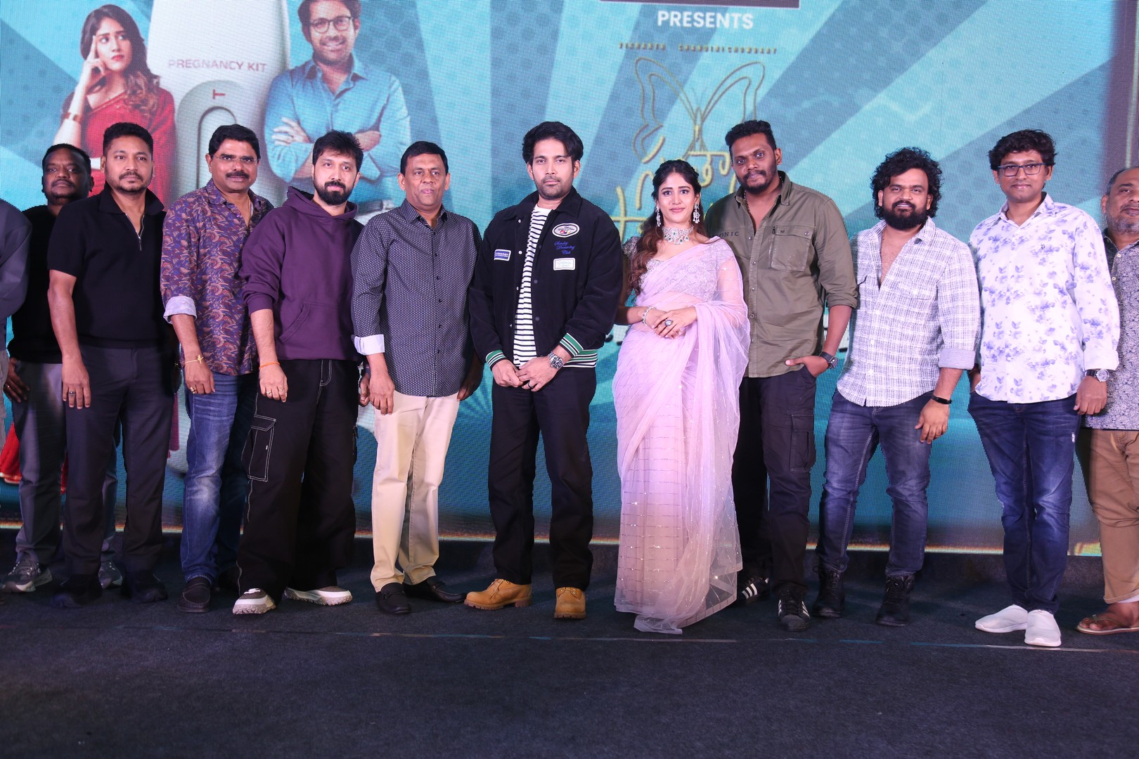 Santhana Prapthirasthu cast and crew posing together