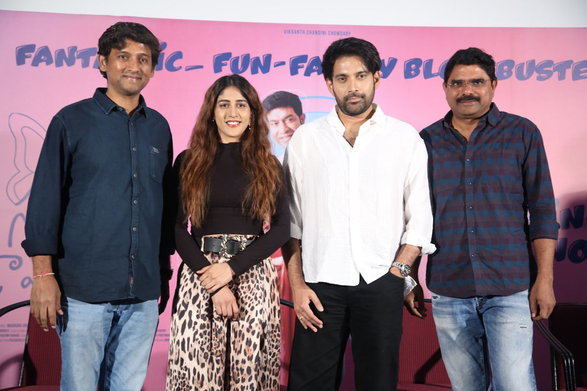 Santhana Prapthirasthu lead cast greeting fans