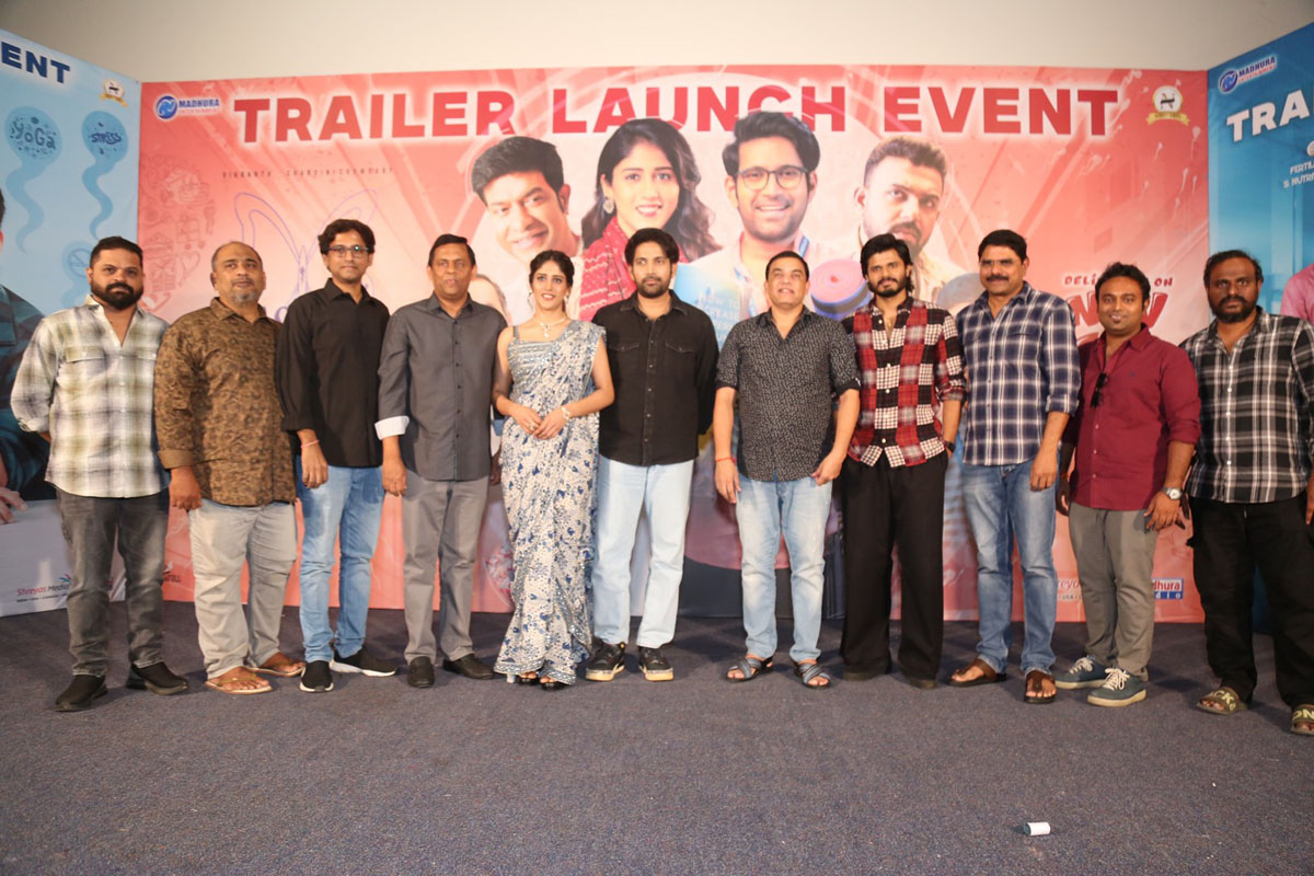 Santhana Prapthirasthu cast and crew posing together