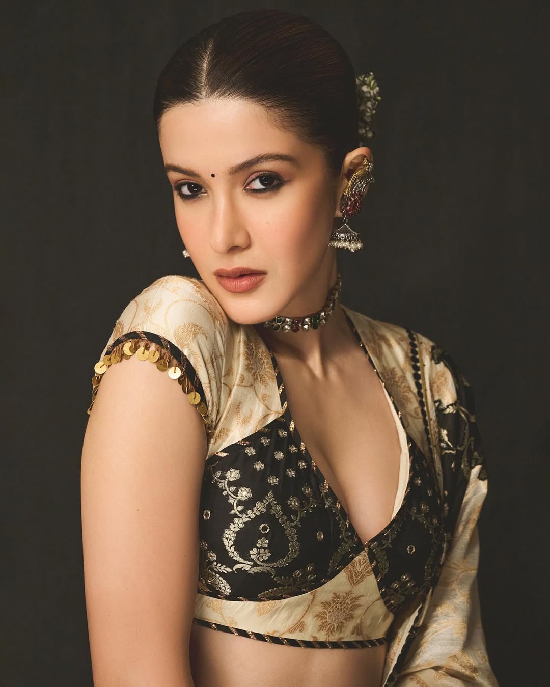 Confidence as Her Signature Accessory