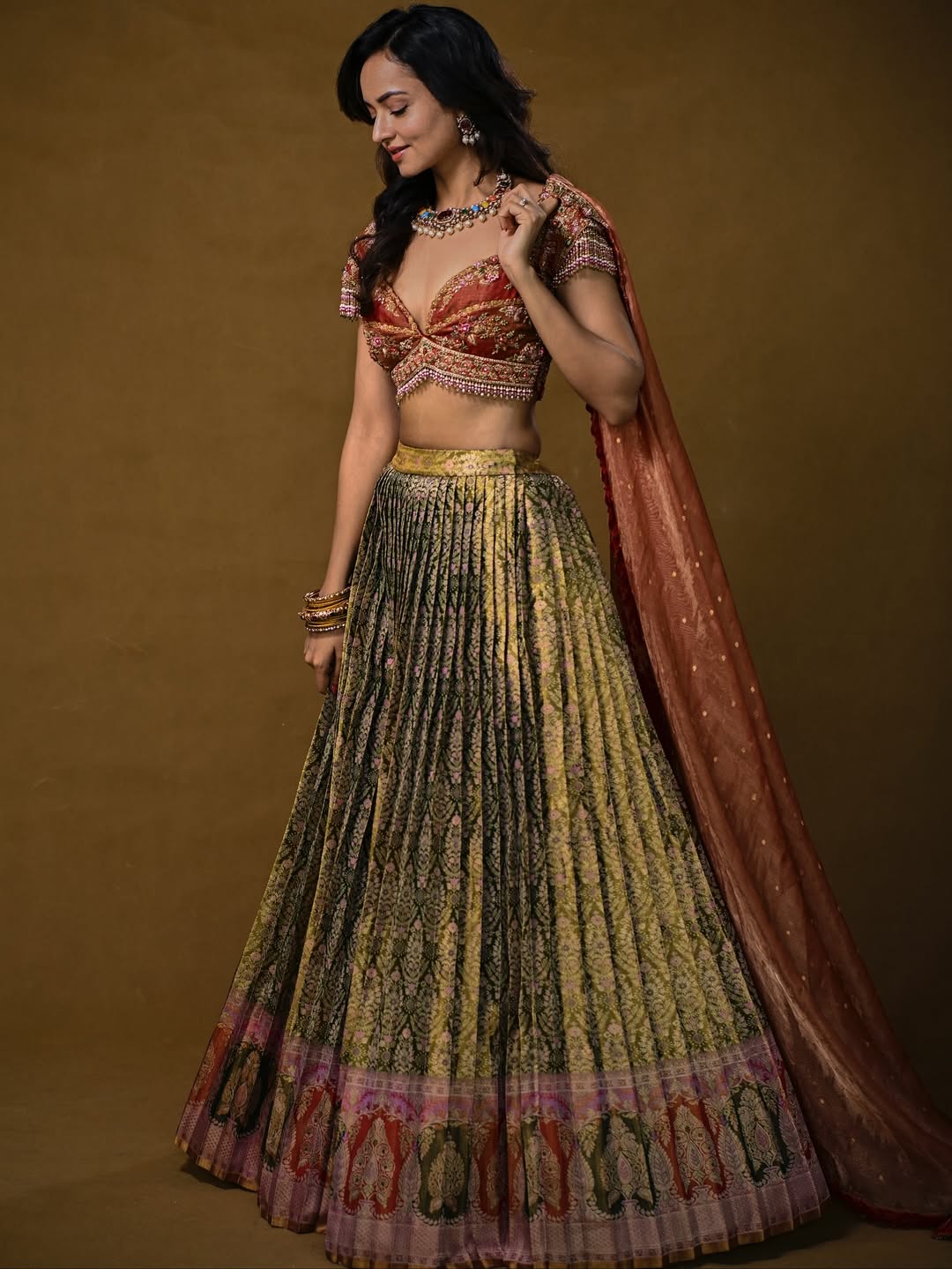 Shanvi Srivastava stunning in fusion look of trend and tradition