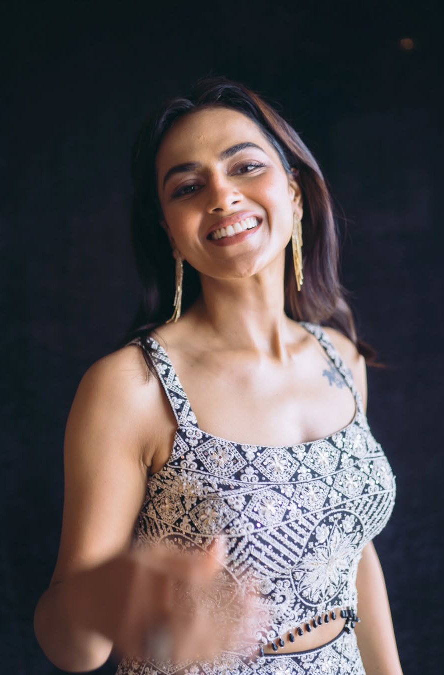 Shraddha Srinath glowing with captivating style and charm