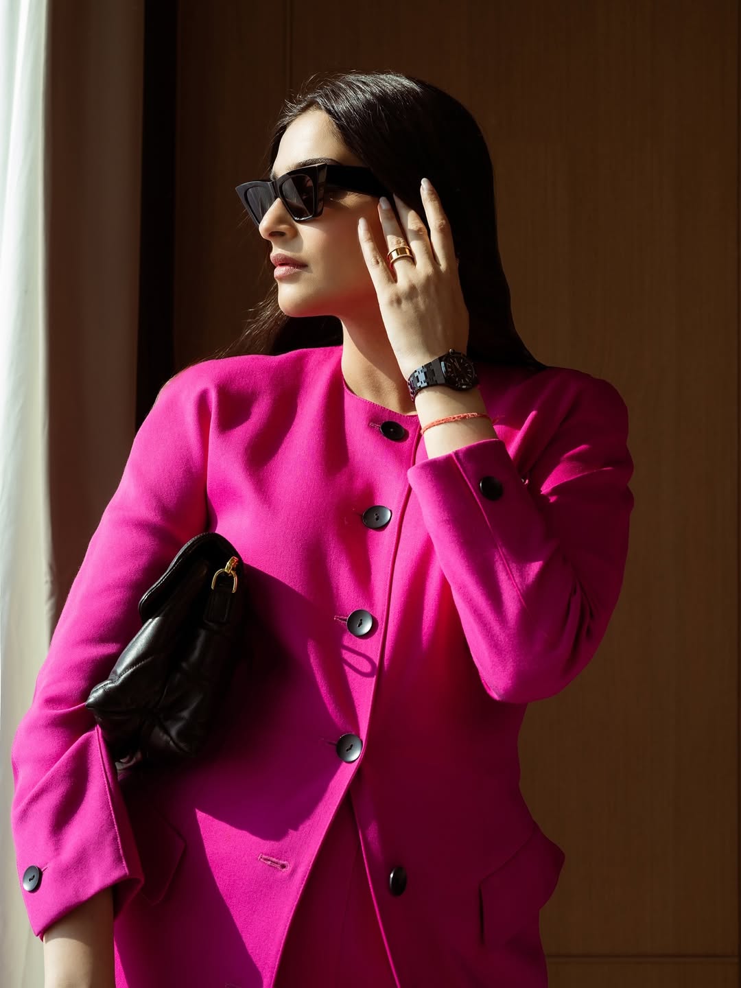 The Design Details: Wool Elegance and Sculpted Confidence