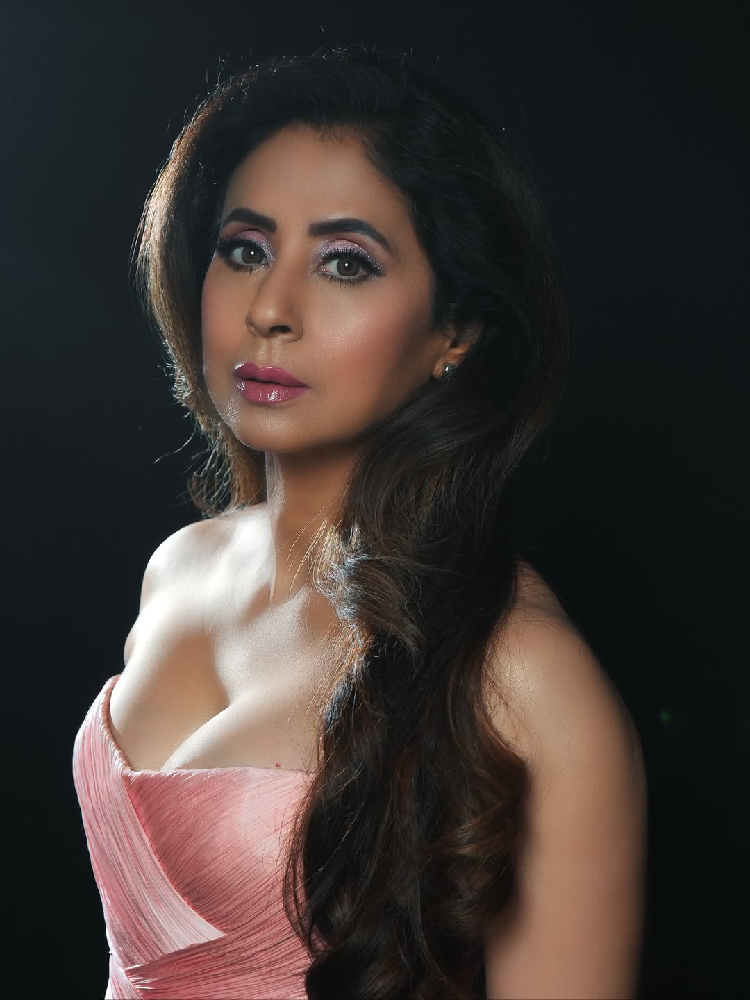 Effortless Hair, Dreamy Makeup, Unmatched Aura