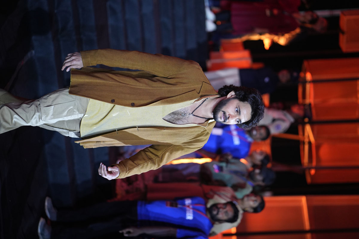 Mahesh Babu entering the venue