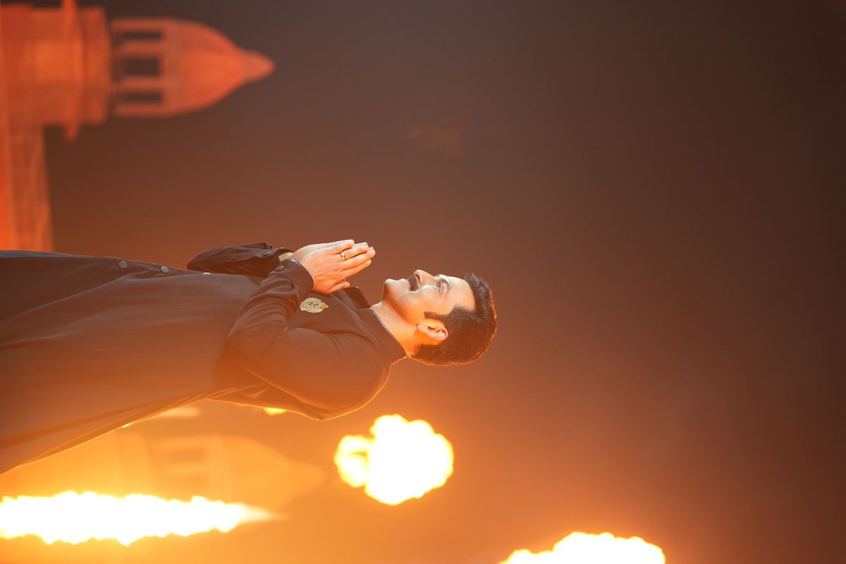 Prithviraj Sukumaran speaking on stage