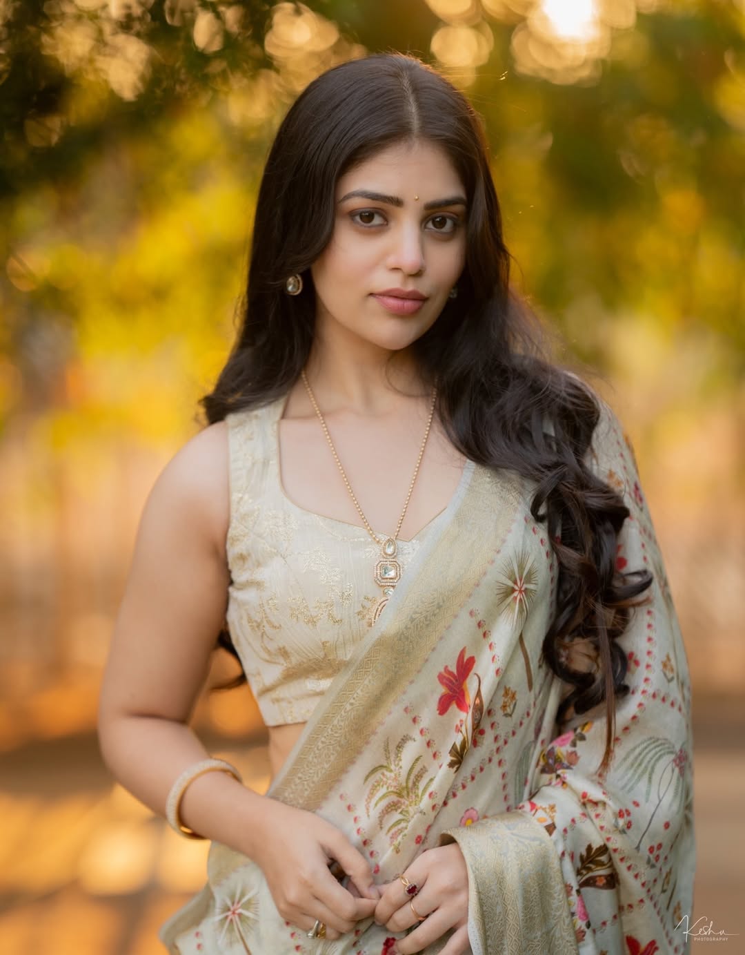 Bandhavi Sridhar stuns in saree with modern grace