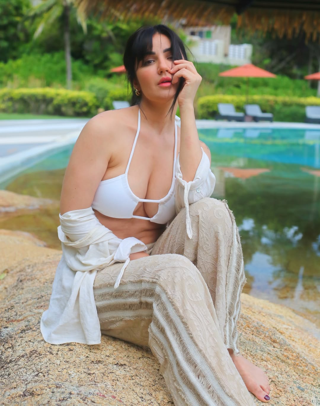 Earthy Chic in Nature’s Embrace