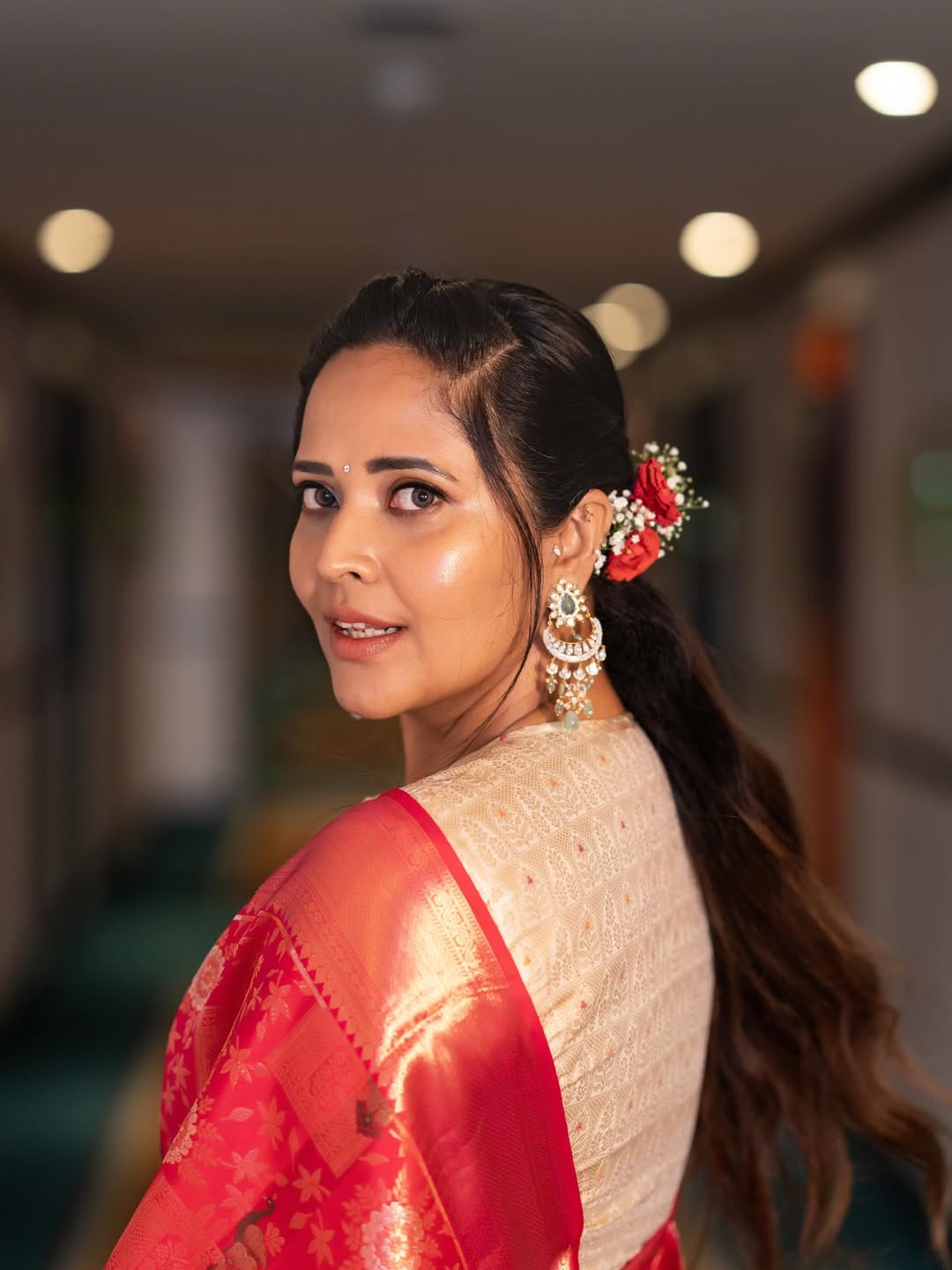 Anasuya Bharadwaj shining in timeless elegance and flair