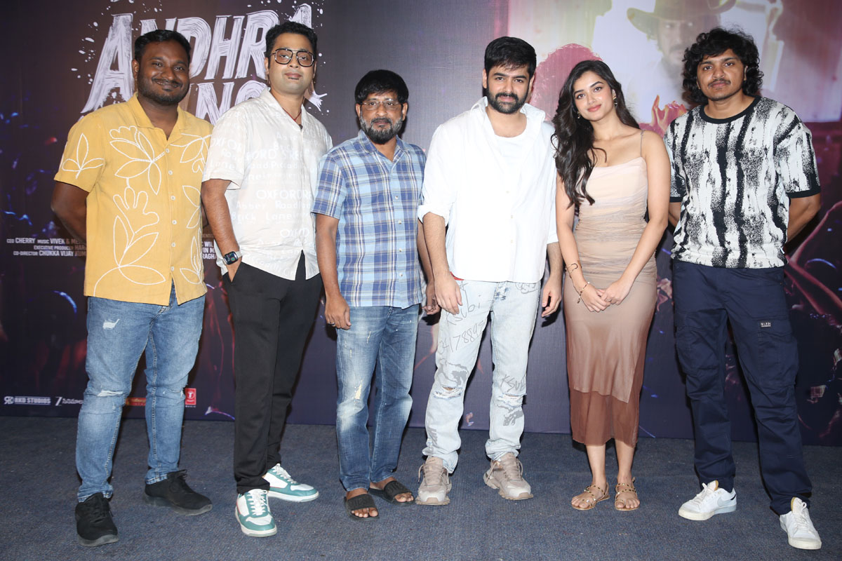 Mervin Vivek Ravi Shankar Ram Pothineni Bhagyashri Borse Mahesh Babu P posing together