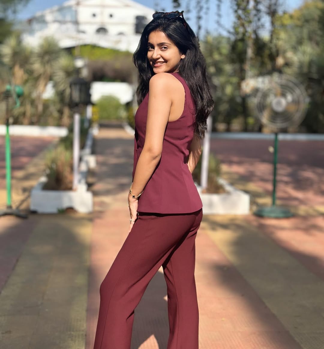 Avantika Mishra chic maroon look with elegance