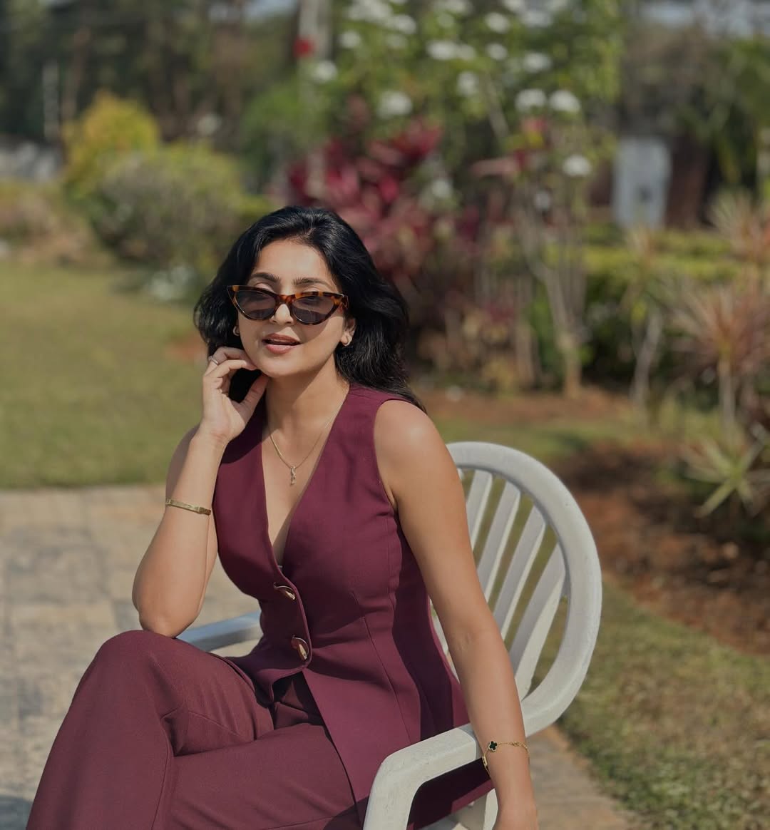 Avantika Mishra sophisticated look with hat and smile