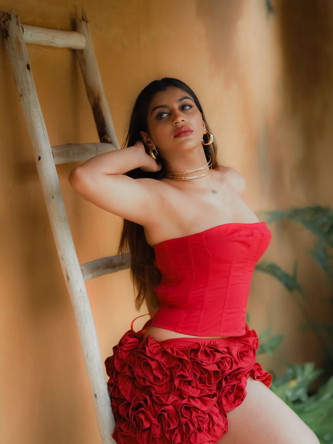 Yashika Anand flower bouquet dress stills