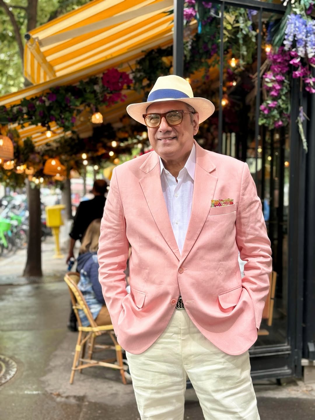 Before the Spotlight: Life as a Waiter, Photographer & Dreamer