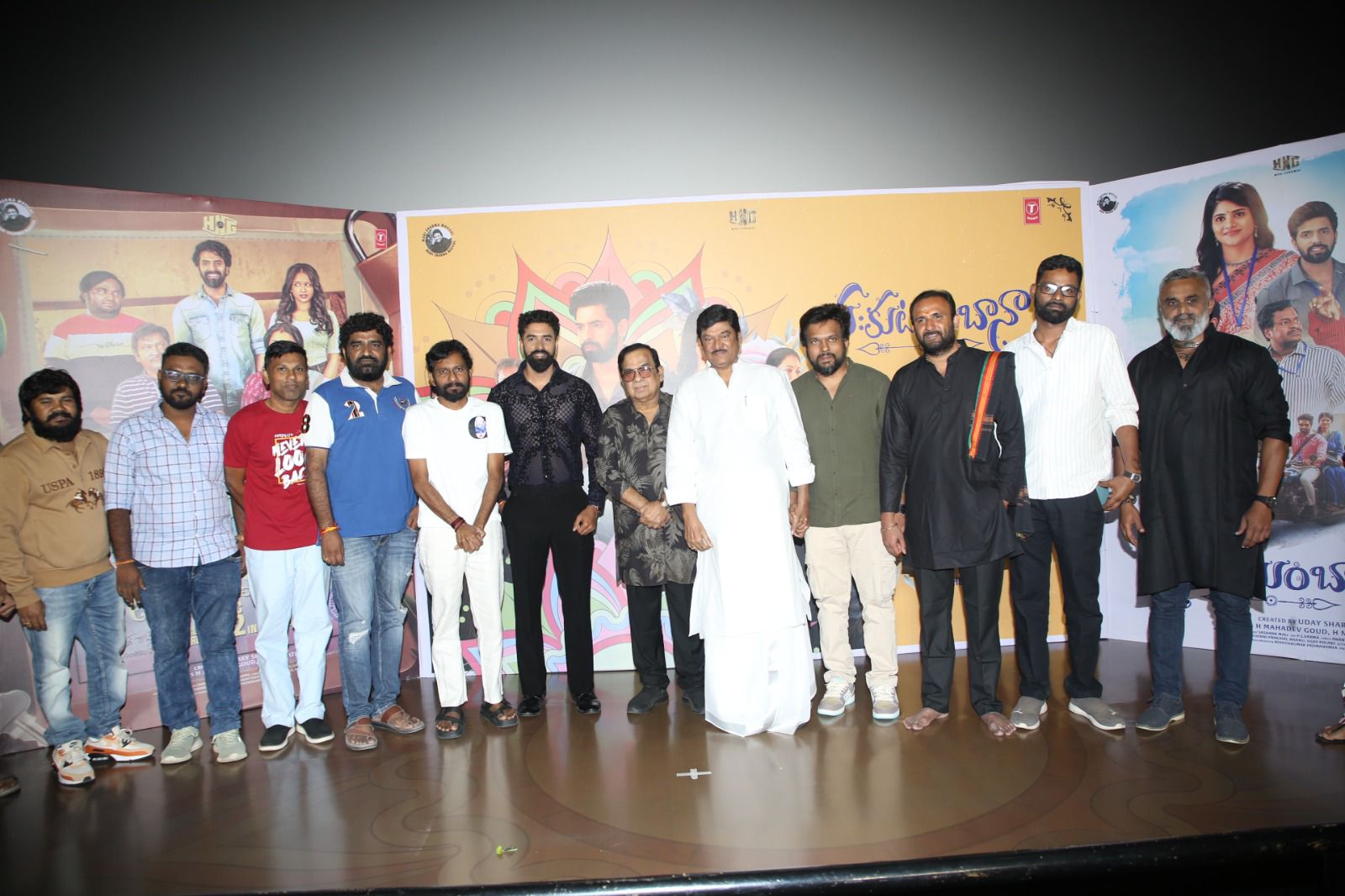 Sahakutumbaanaam team posing together