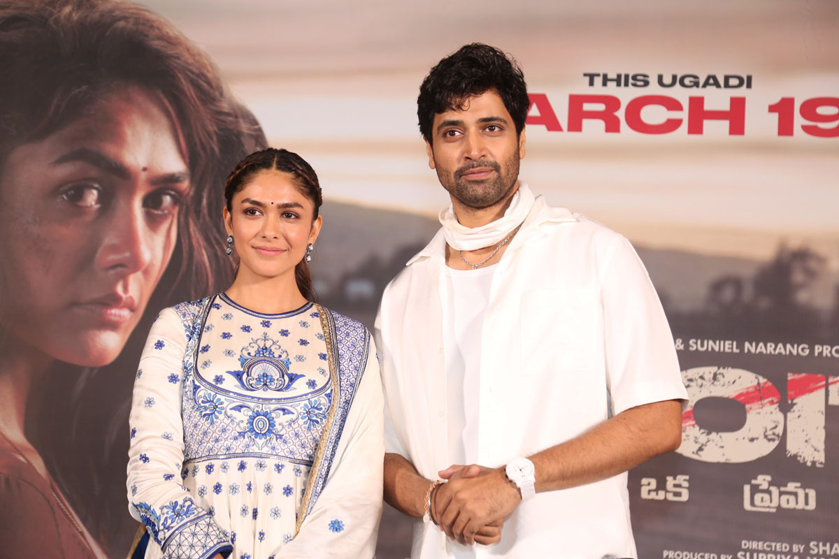 Mrunal Thakur and Adivi Sesh media pose