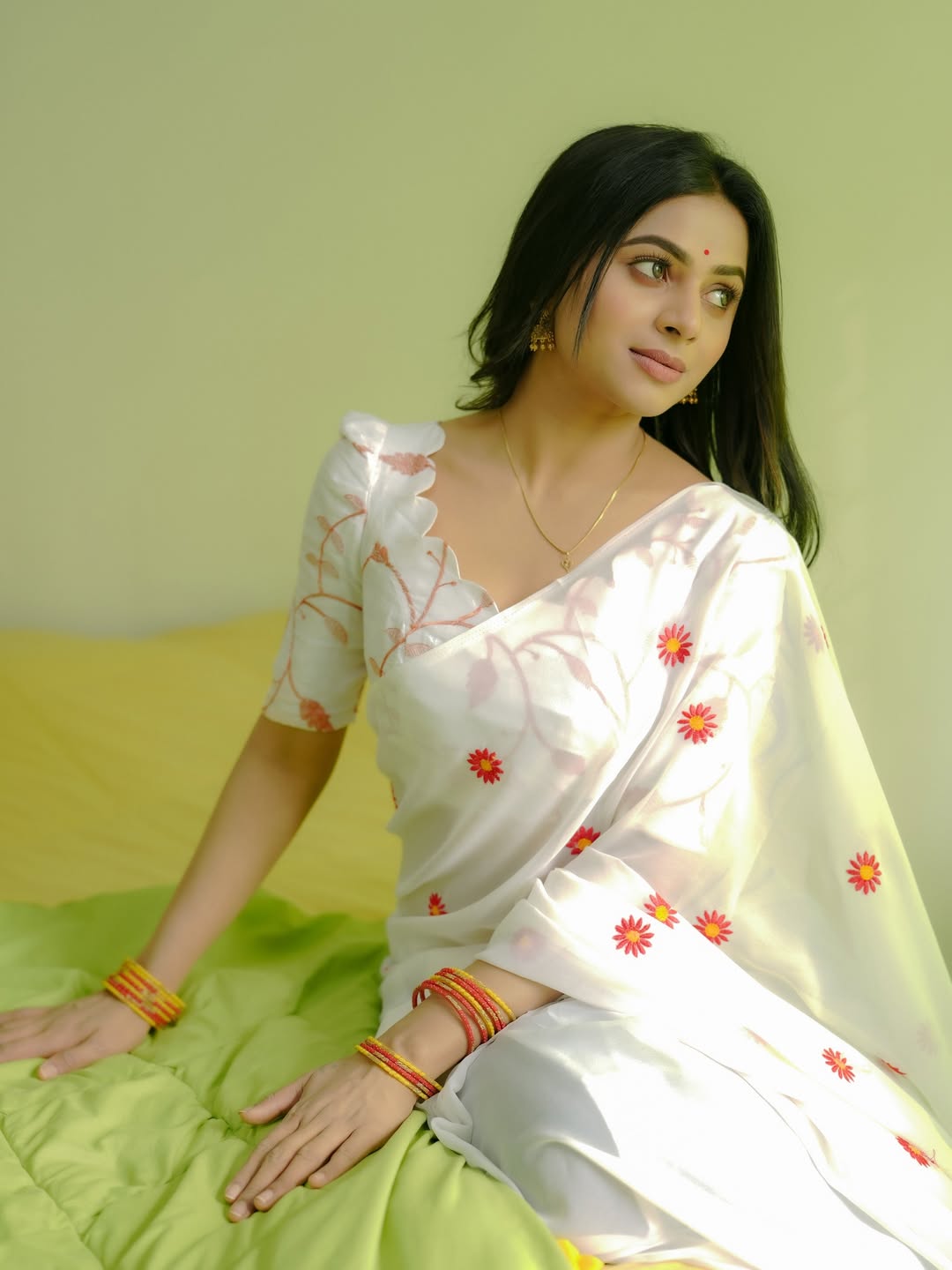 Delna Davis glowing in elegant floral white saree