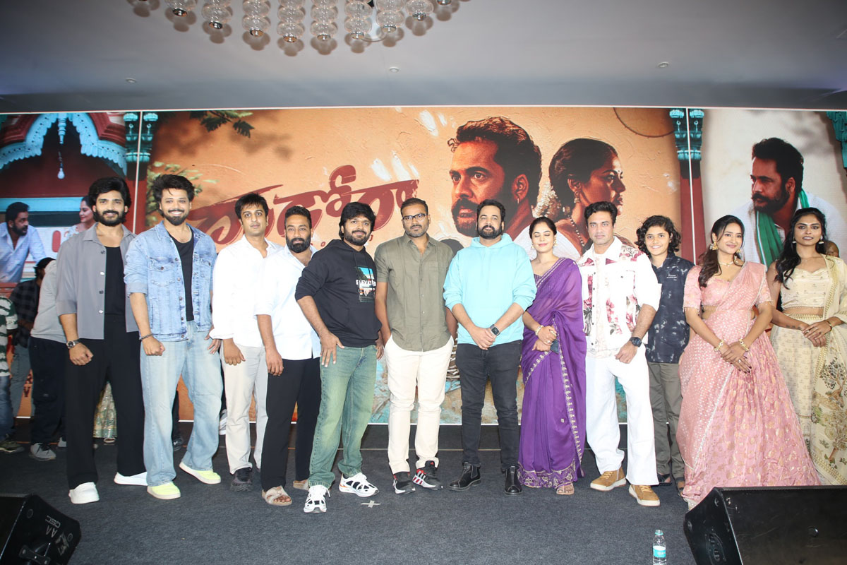 Dhandoraa cast and crew posing together