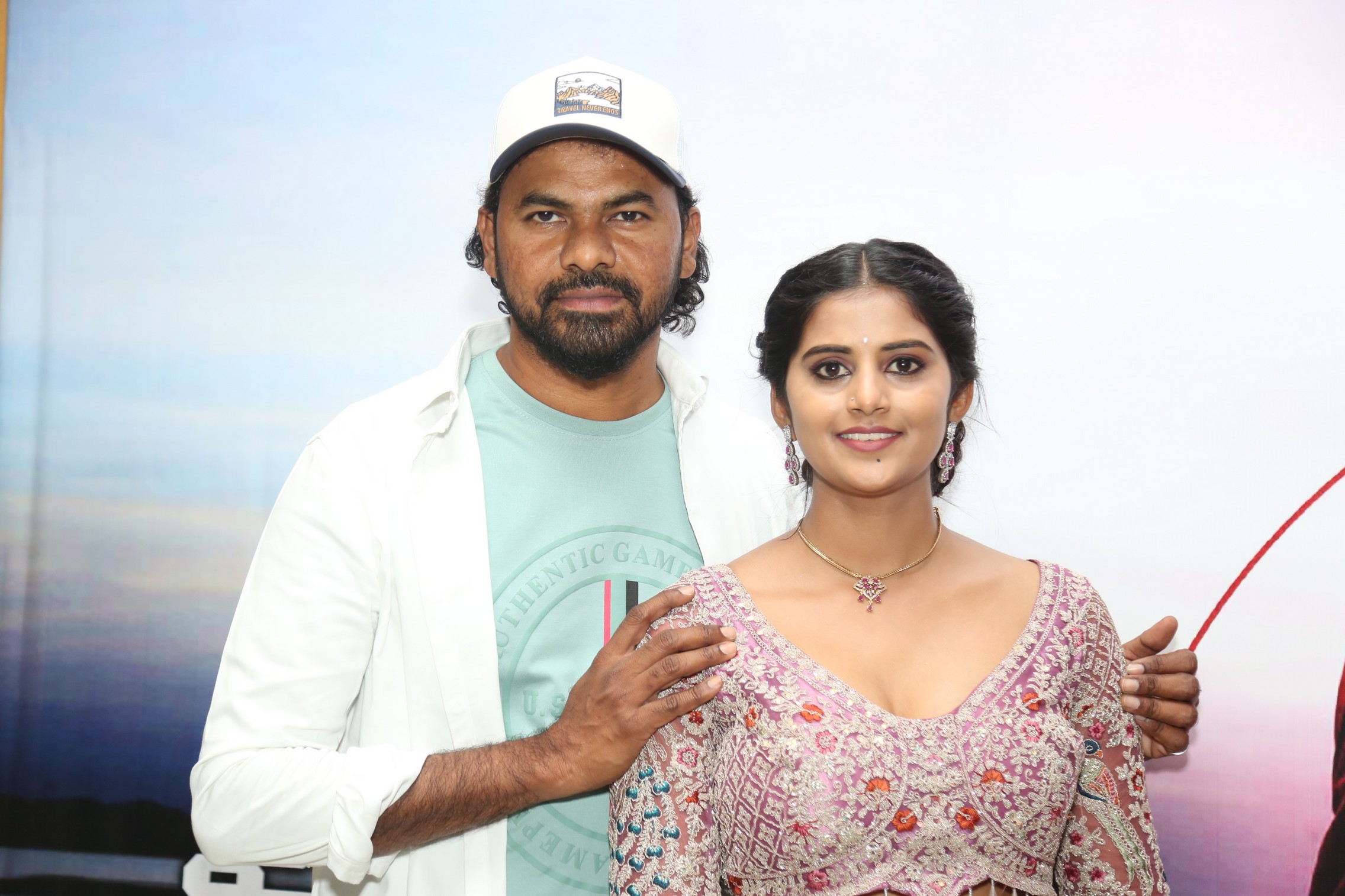 Diamond Dacoit lead pair media pose