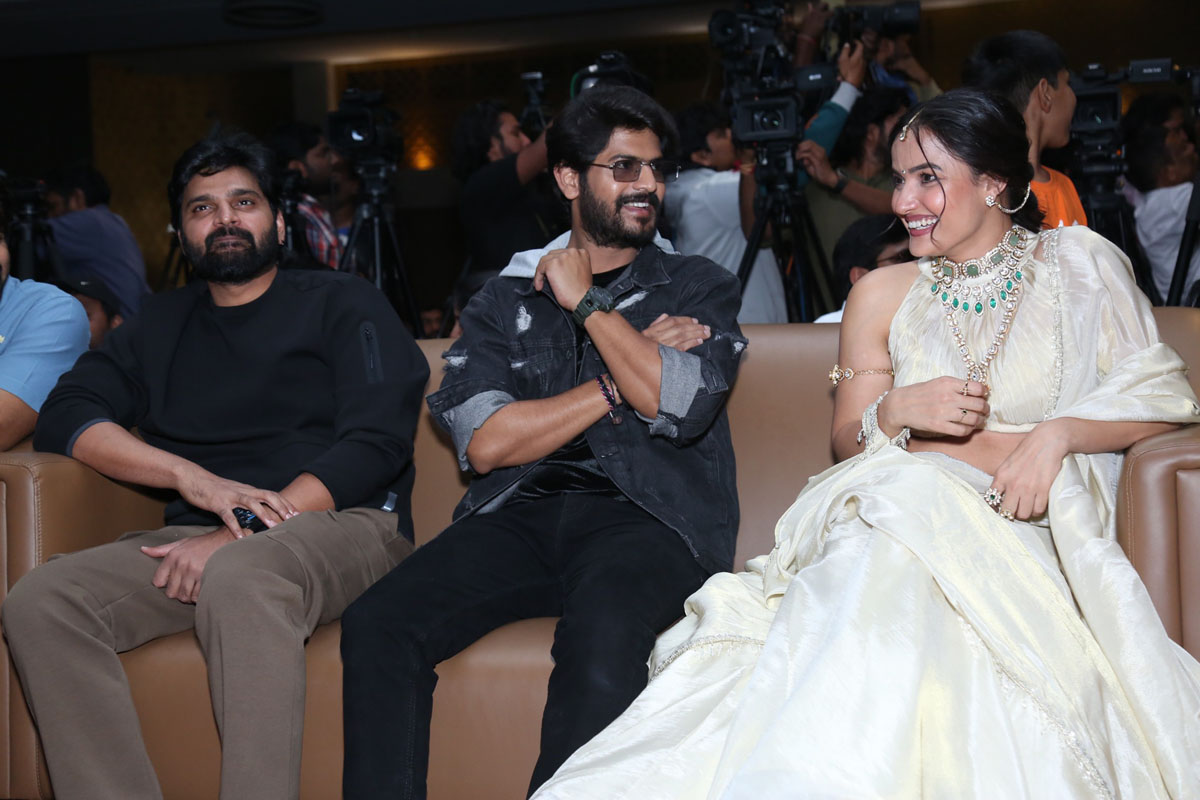 Sree Vishnu Akhil Raj and Siri Hanumanth seated