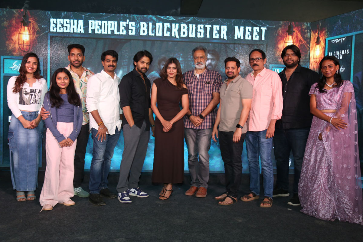 Eesha movie team group pose