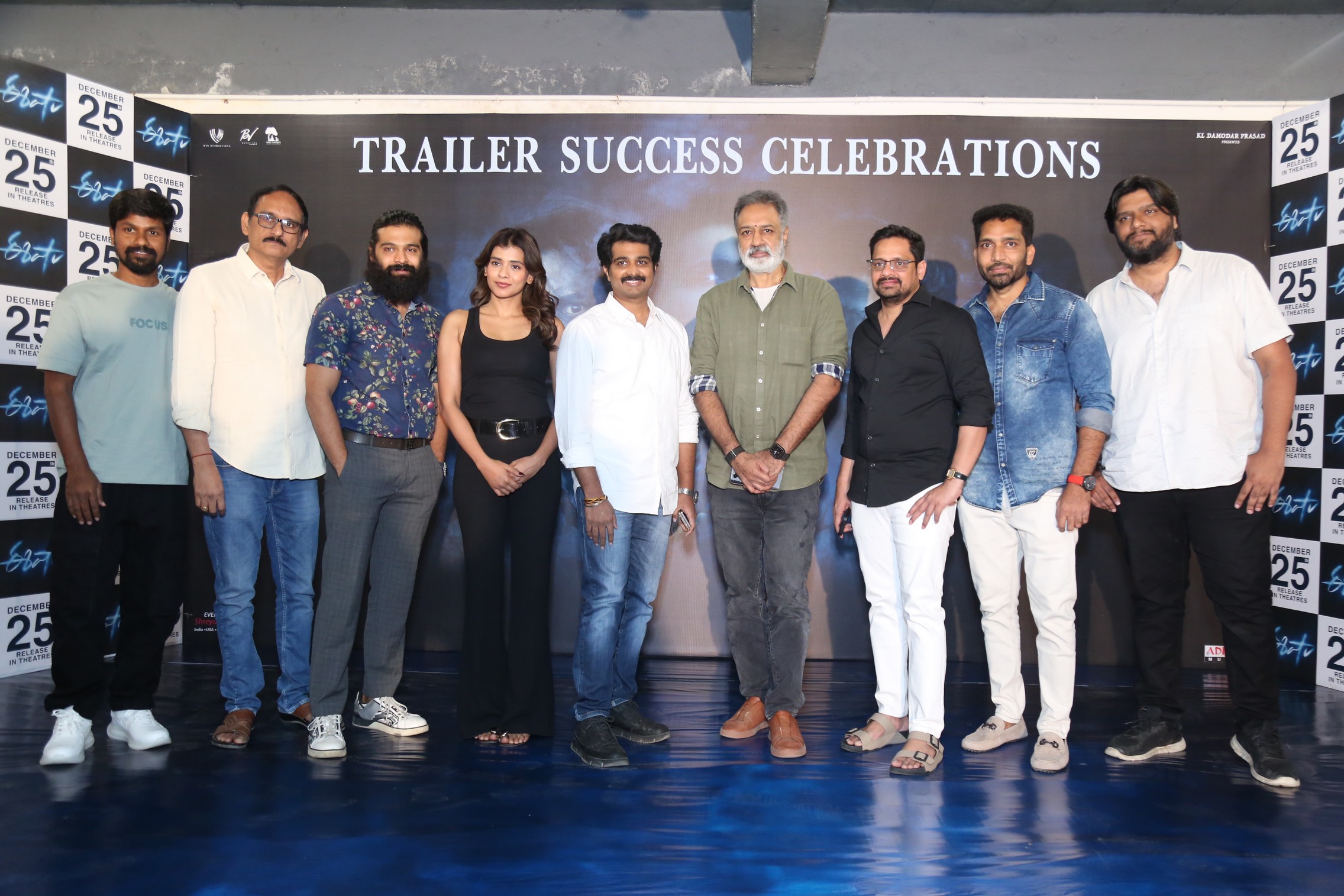 Santosh Sanamoni with Srinivas Manne Thrigun Hebah Patel and producers at event