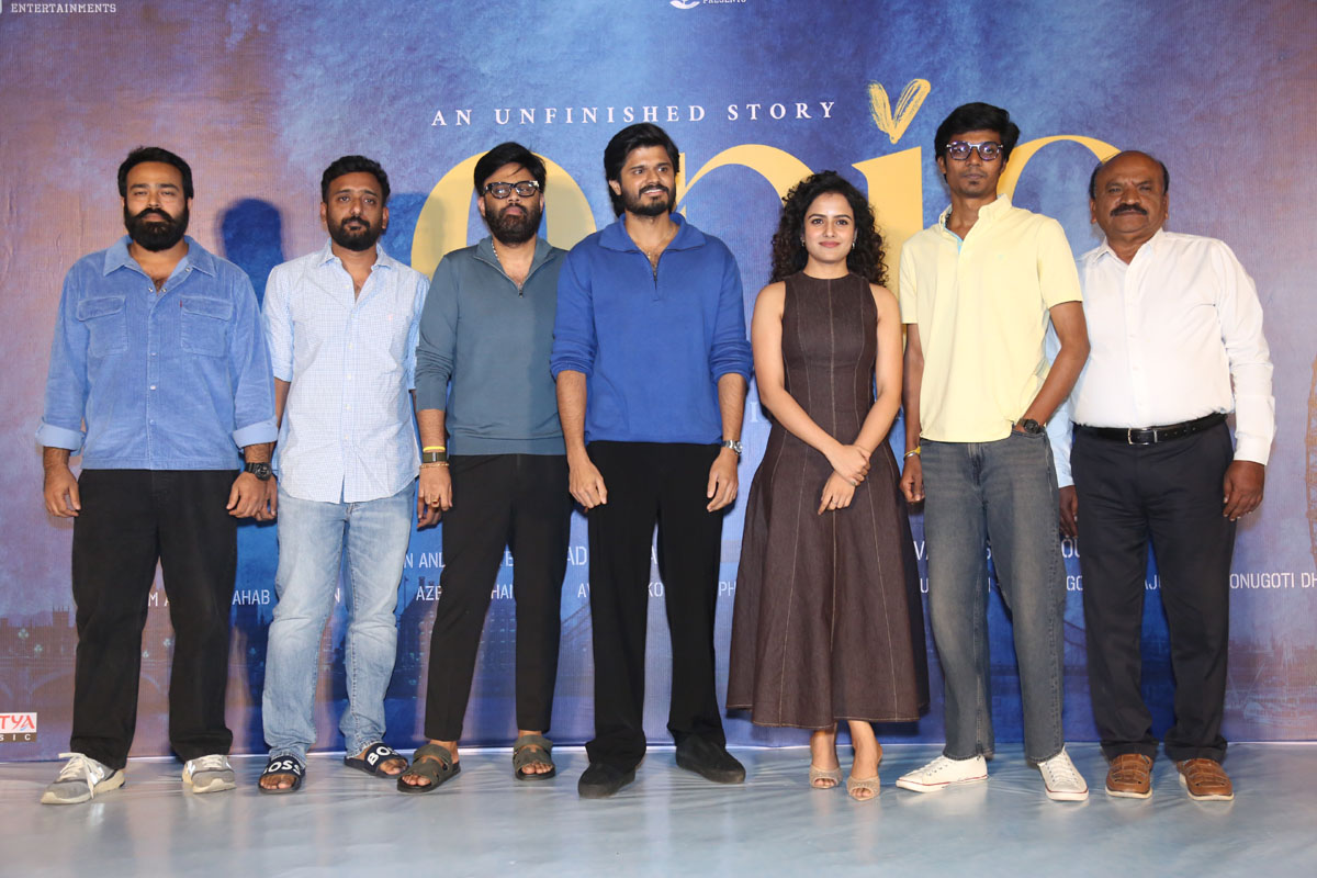Naga Vamsi Anand Deverakonda Vaishnavi Chaitanya Aditya Haasan posing with team