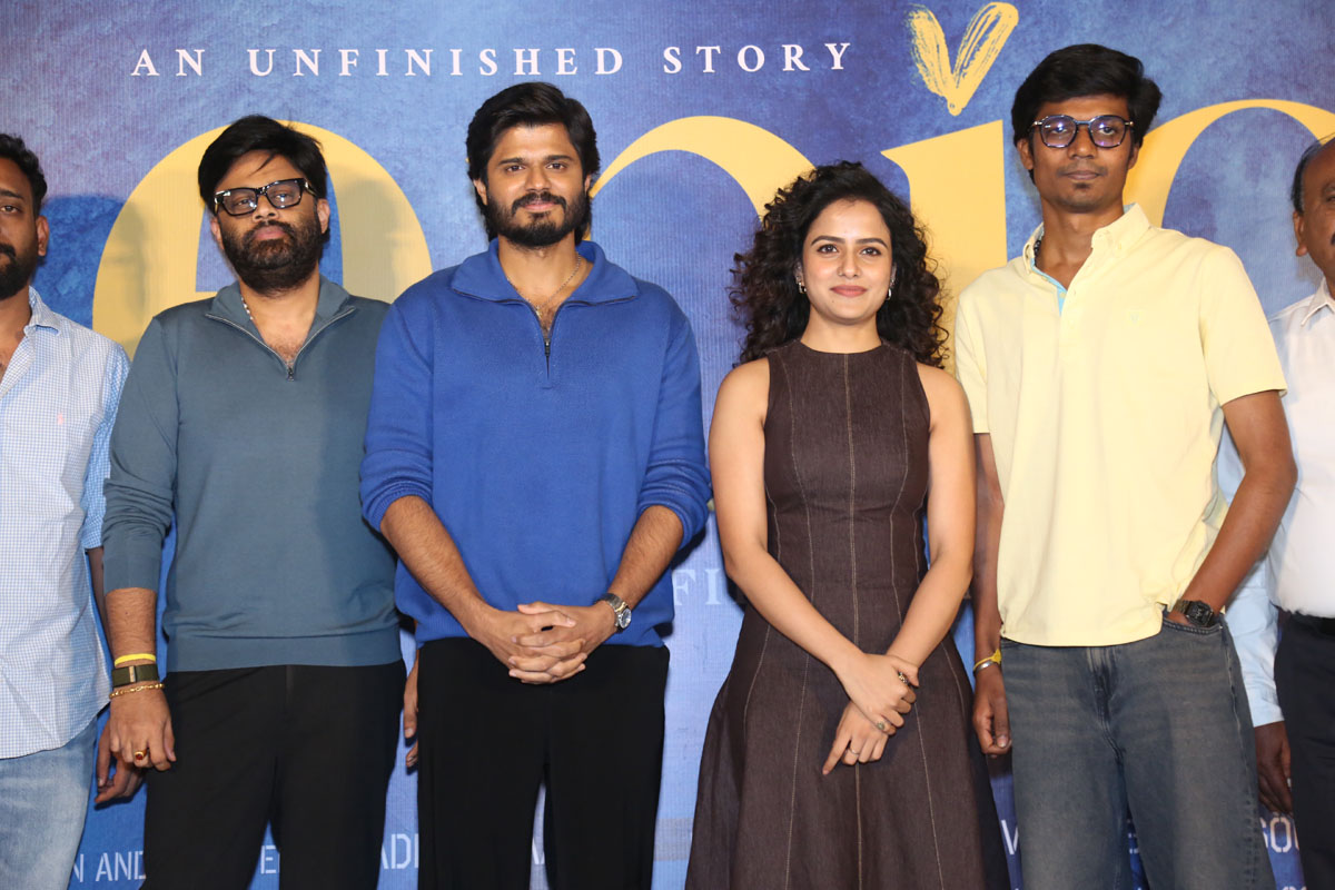 Naga Vamsi Anand Deverakonda Vaishnavi Chaitanya Aditya Haasan group pose