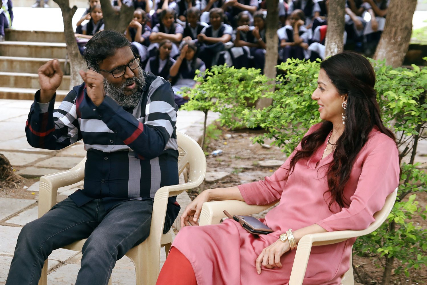 Director Gunasekhar explaining a scene to Bhumika Chawla