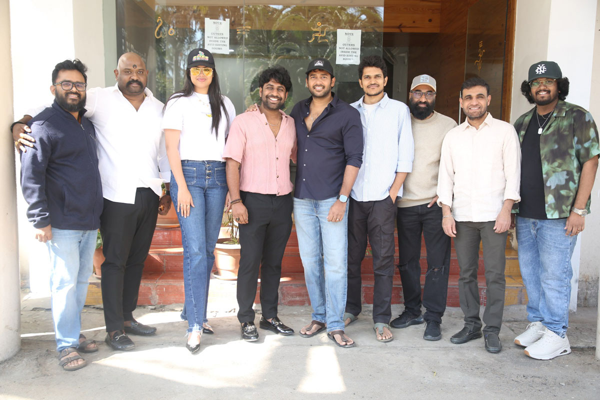 Gurram Paapi Reddy team posing together
