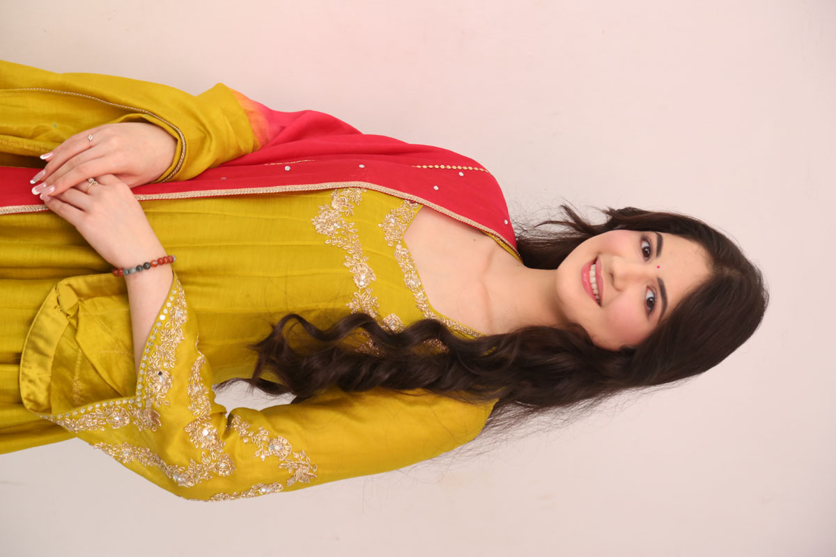 Harshaali Malhotra sparkling beautifully in traditional ensemble