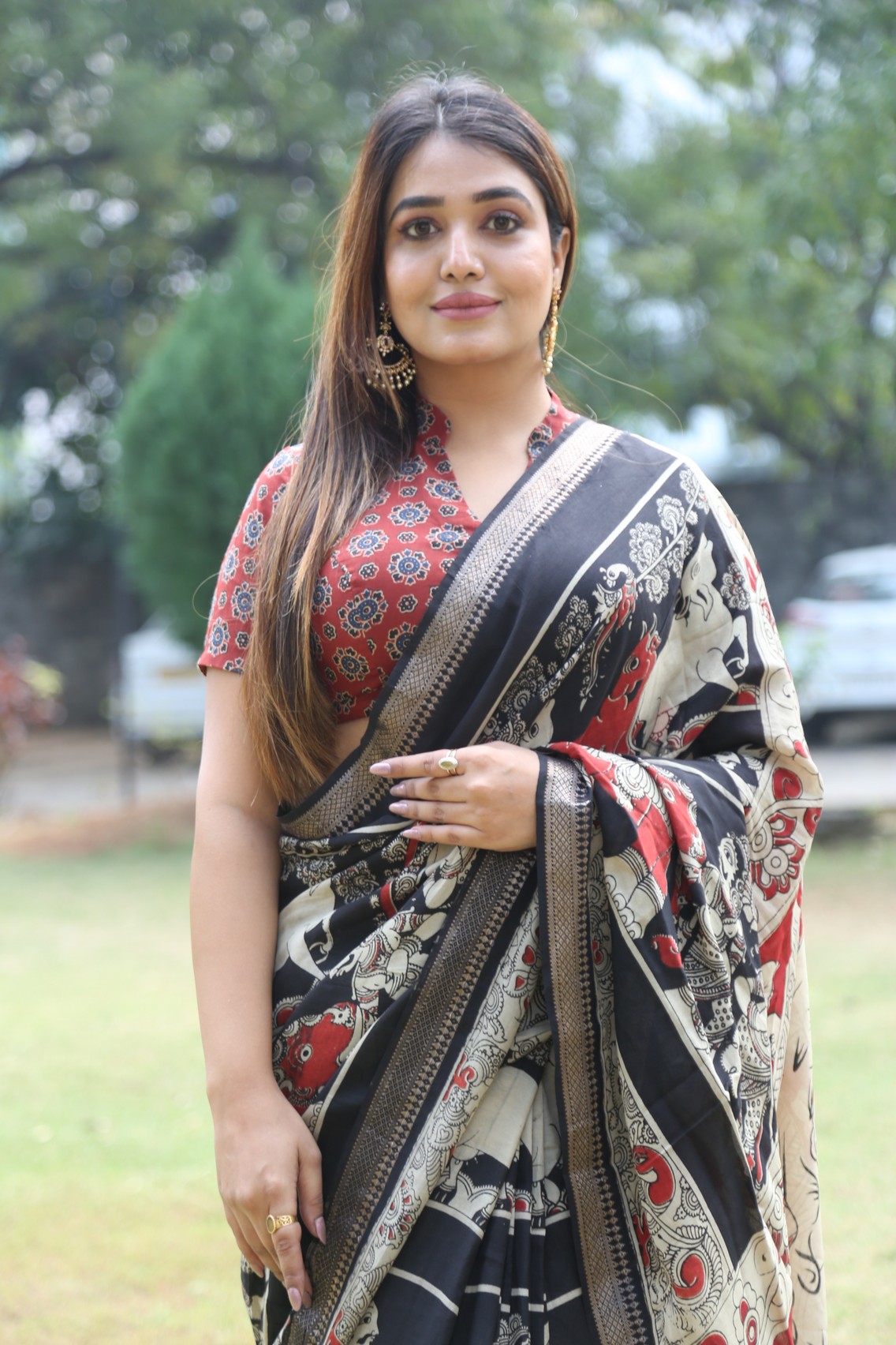 Heena Soni showcasing timeless beauty in saree