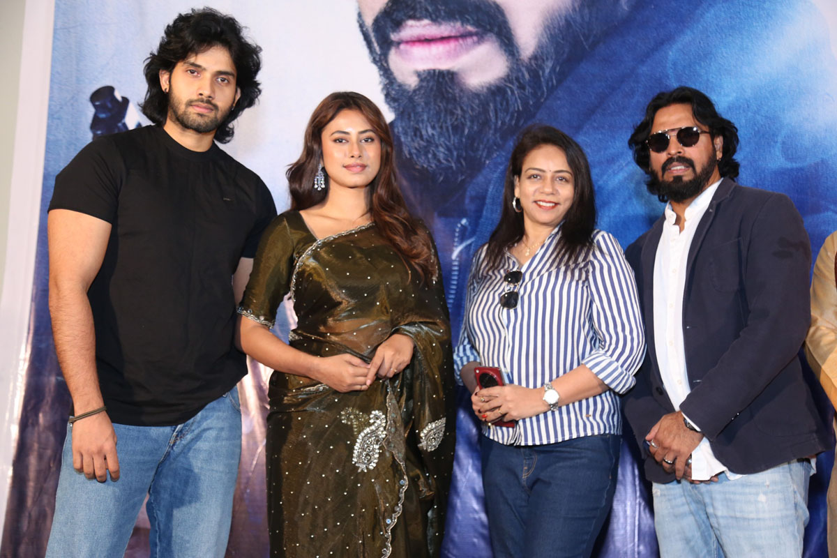 Kaalam movie team group media pose