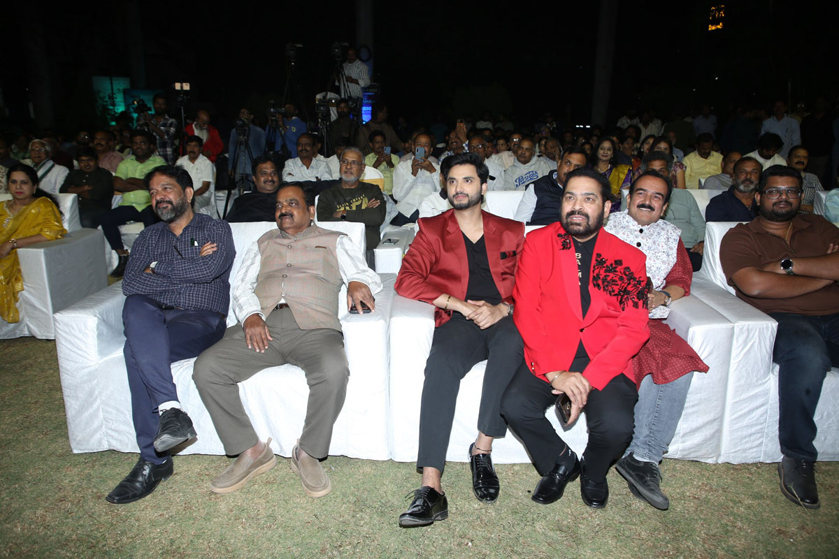 Rohit Sahni Jay Vallamdas Mahi Komatireddy seated