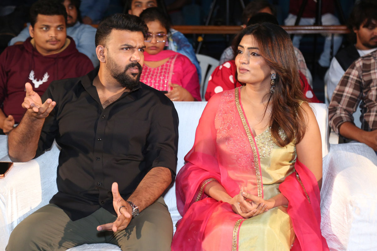 Tharun Bhascker and Eesha Rebba conversation moment