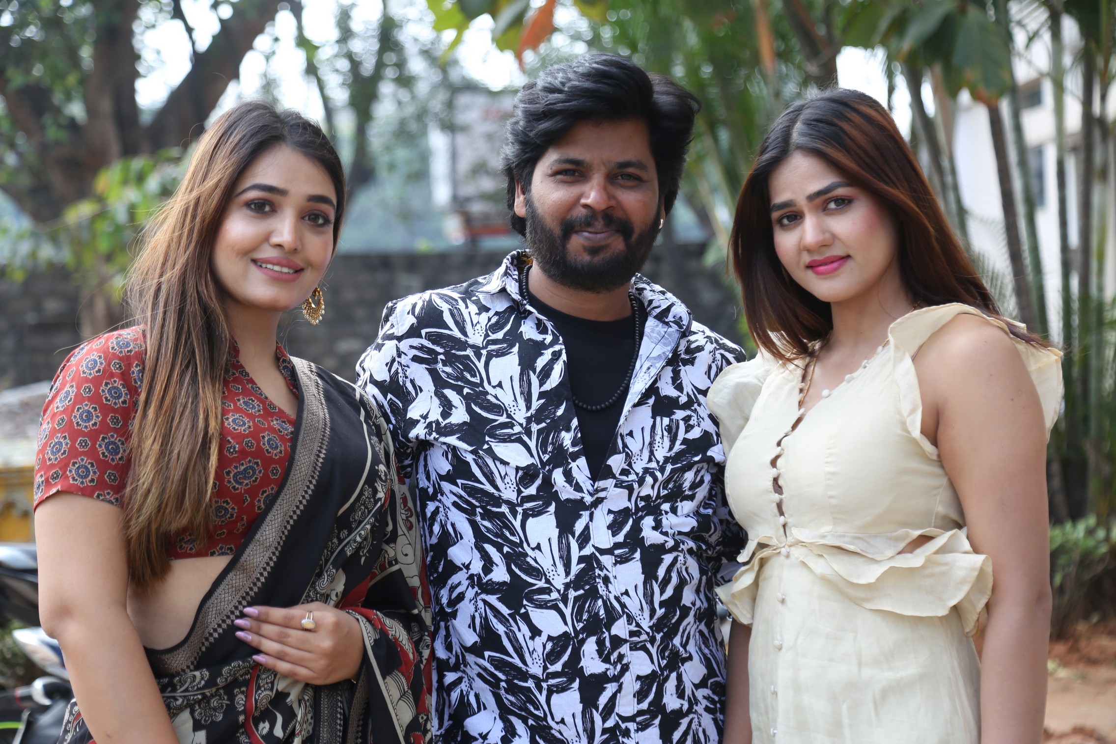 Heena Soni Venkatesh Peddapalem Aparnna Mallik group pose