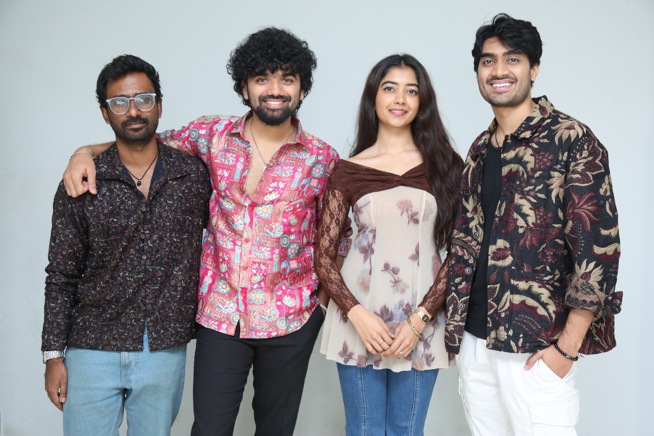 Praneeth Prattipati with Patang cast posing