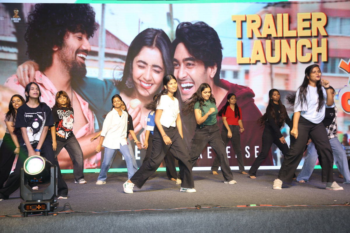 Stage dancer performing at Patang trailer launch