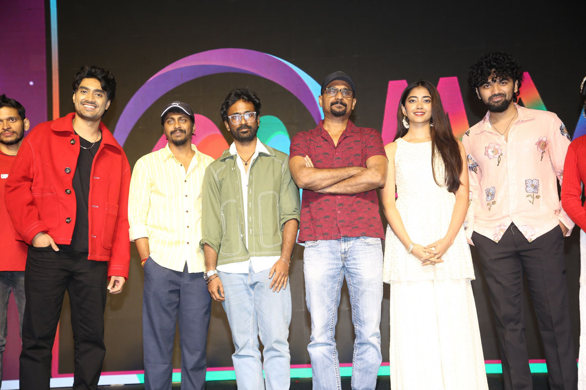 Patang star cast and director media pose