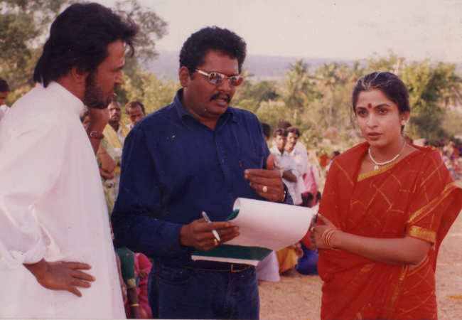 Rajinikanth at the shooting spot of the film Padayappa, here are Rare Photos
