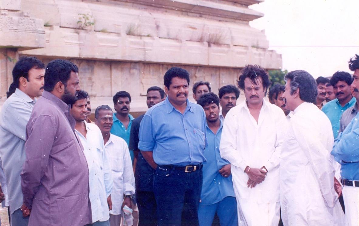 Rajinikanth at the shooting spot of the film Padayappa, here are Rare Photos
