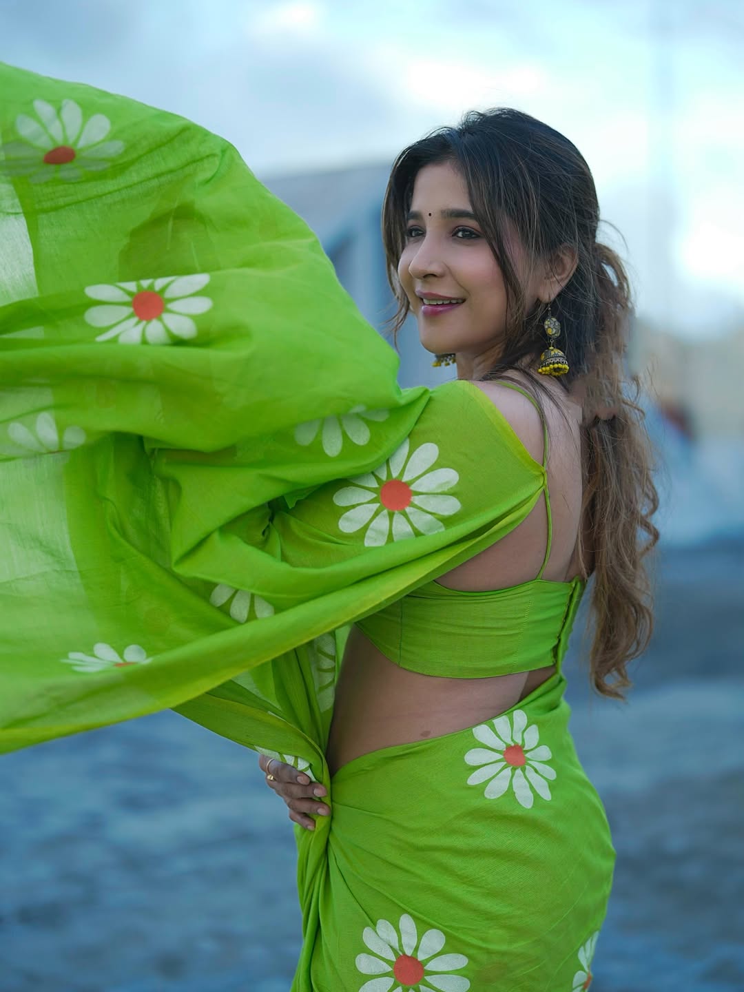 Sakshi Agarwal glowing in vibrant green daisy saree