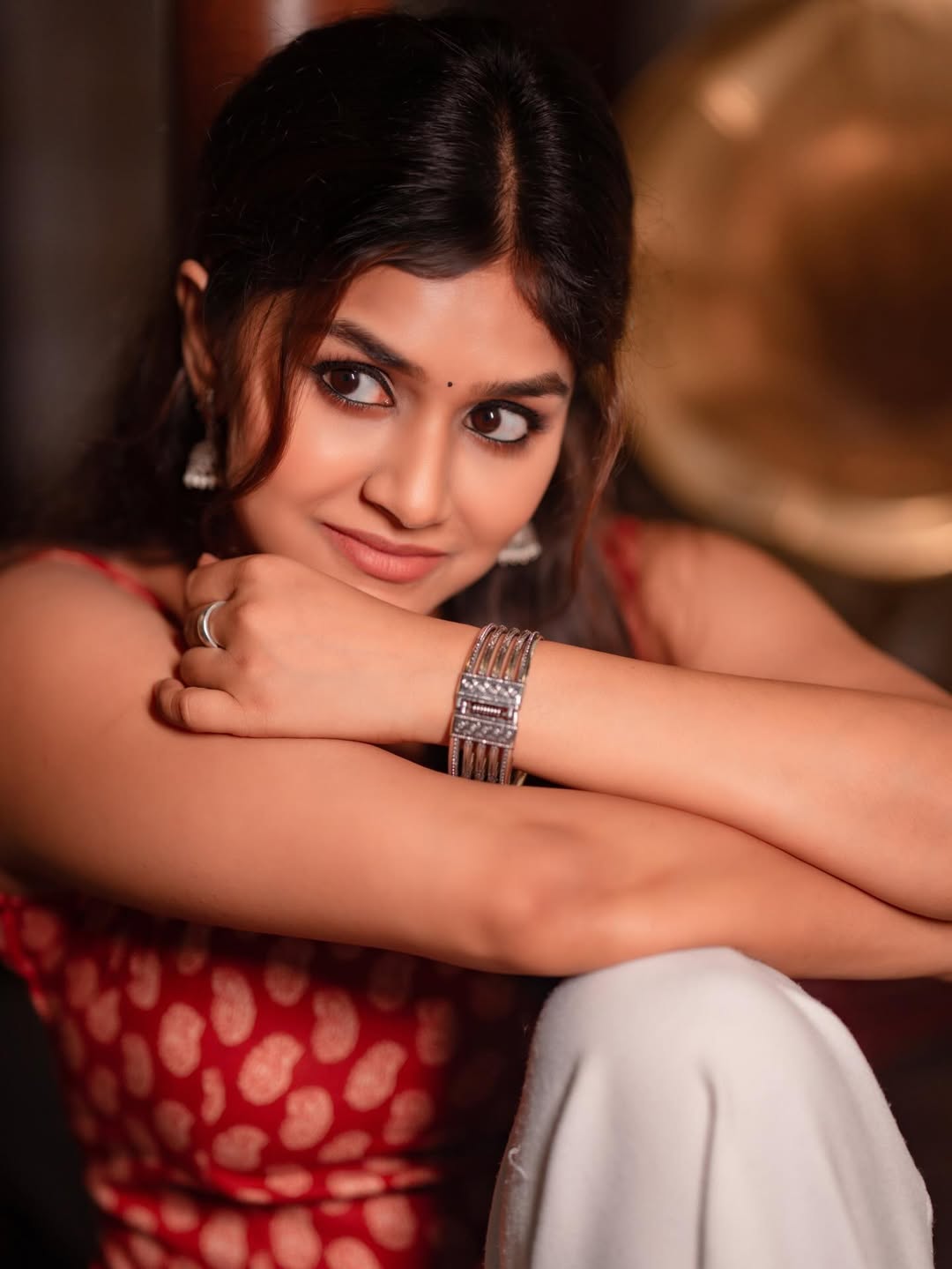 Sanjana Anand serving elegance with effortless charming style