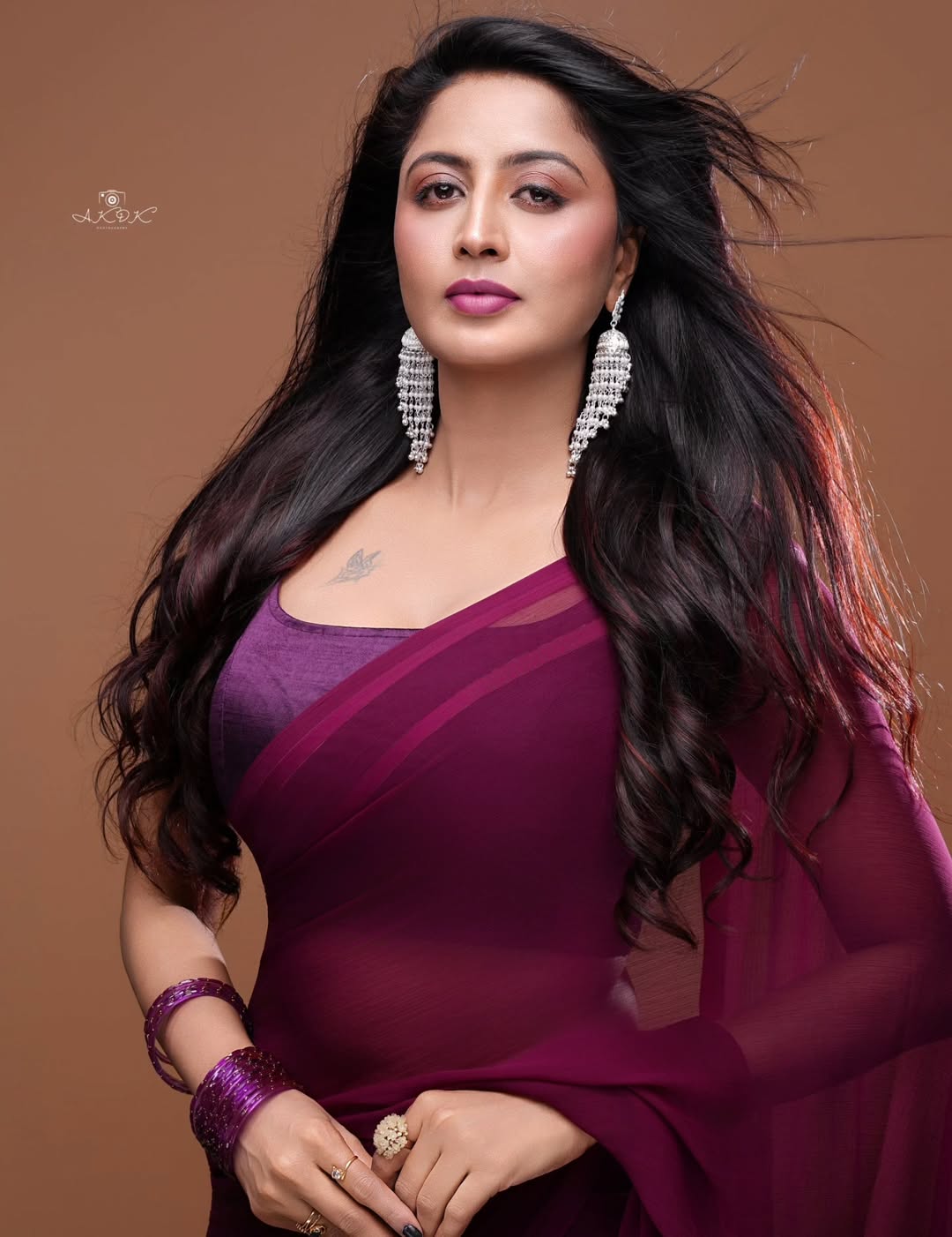 Shubha Raksha shines with elegant stylish confidence