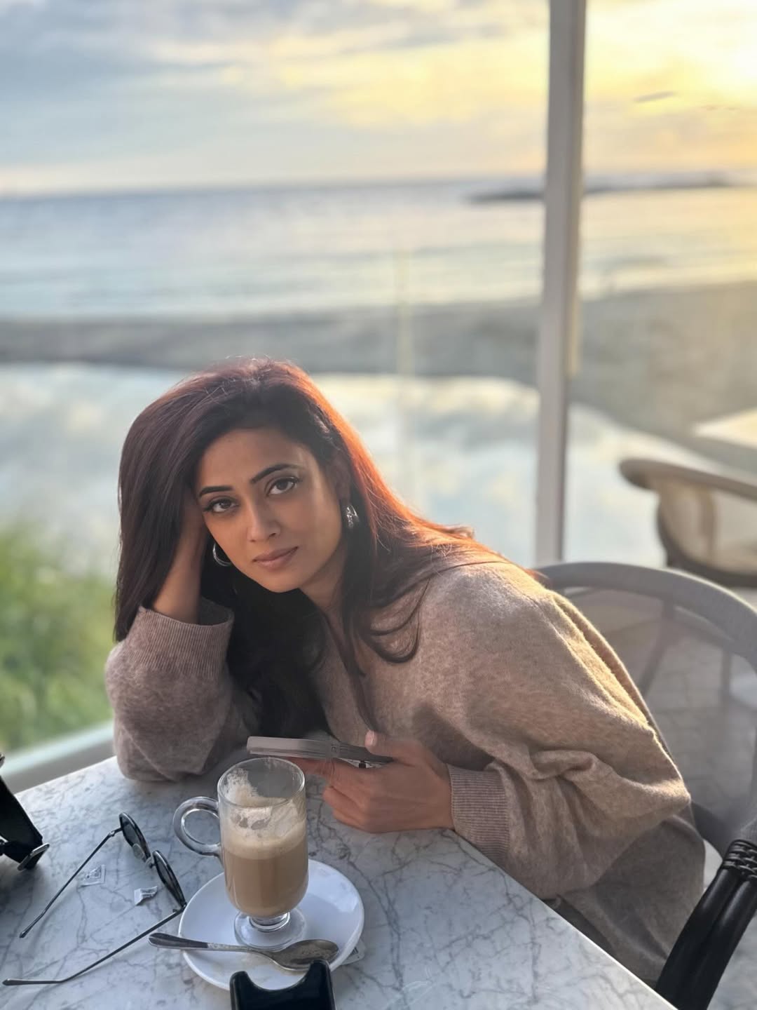 Shweta Tiwari serves chic style with bold confidence