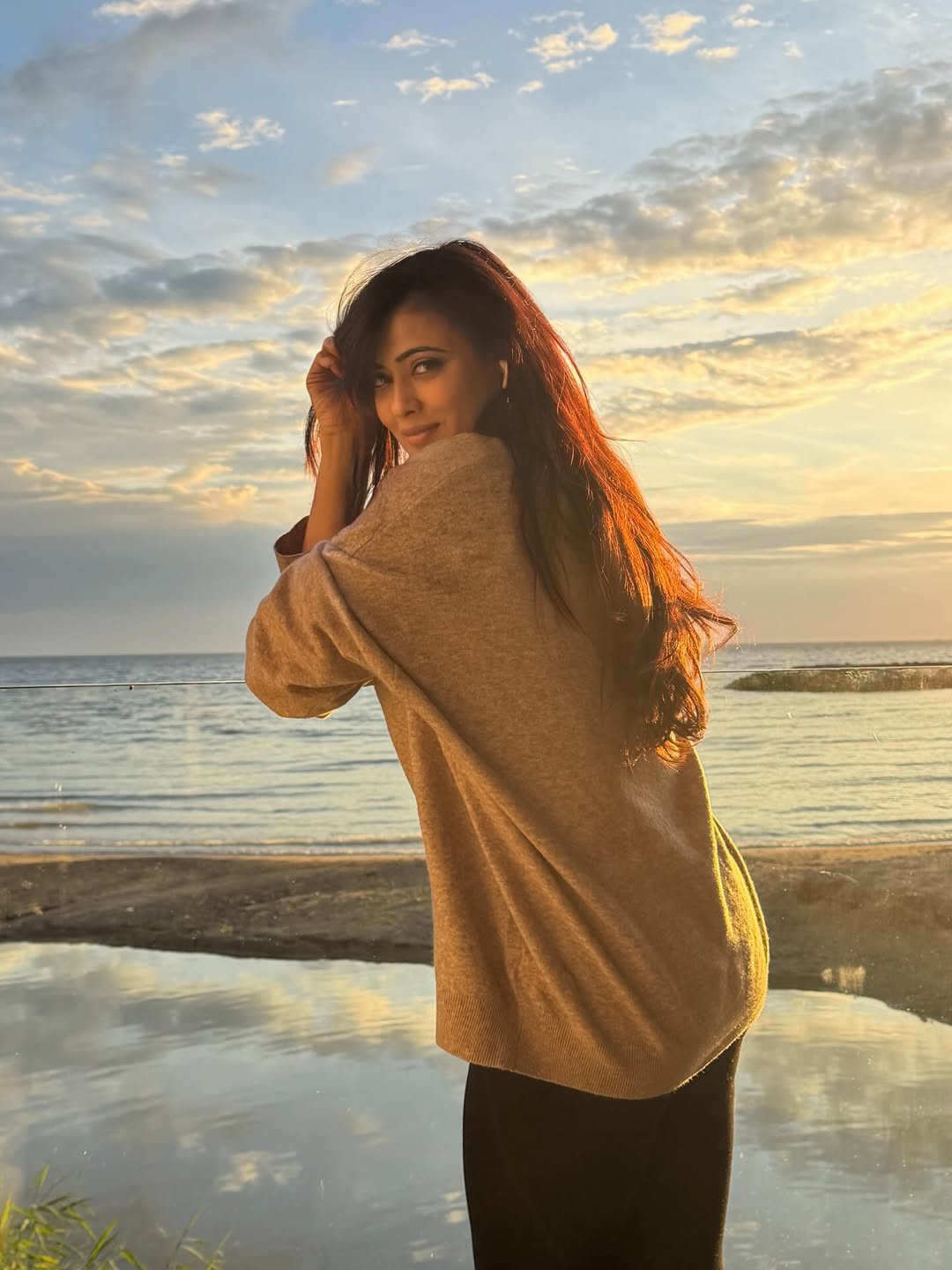 Shweta Tiwari turns sunset into a stylish moment