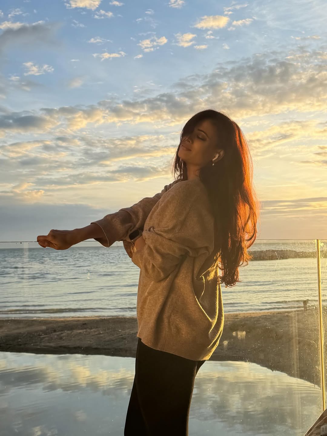 Shweta Tiwari shines beachside with cozy elegant charm