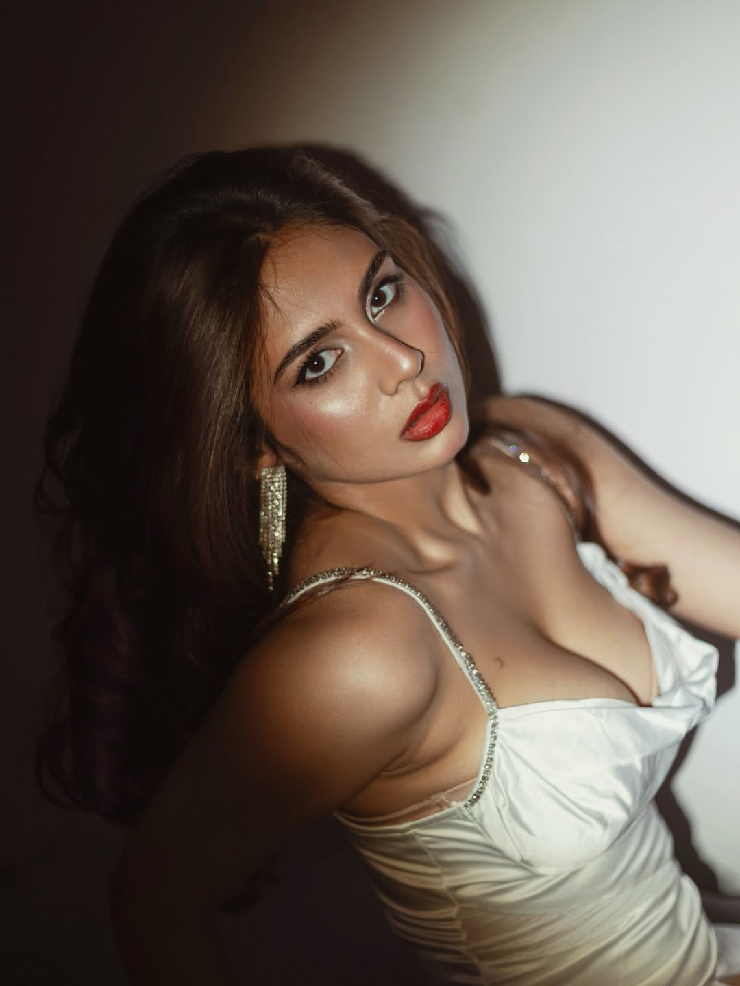 Srushti Bannatti flaunts bold lipstick and confident style