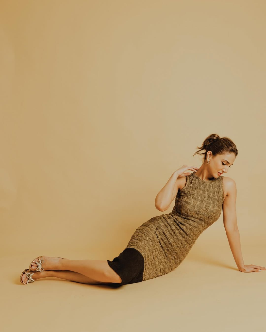 Vaani Kapoor radiant in simple yet bold elegance